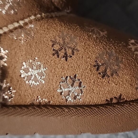 Olivia Miller Girls' Snow Days Snowflake Boot Size 2 - Picture 4 of 5